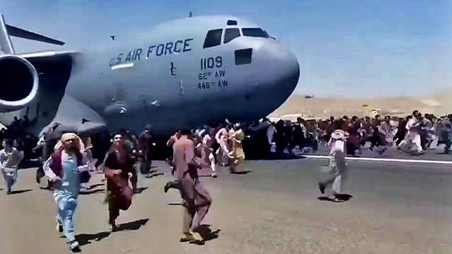 People trying to board USAF aeroplane at Kabul airport