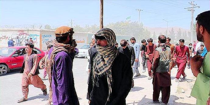 阿富汗女性被迫再次穿罩袍：悲望恐惧，歧视离异女性与绝境下的抵抗，价格涨了10倍（组图） - 2