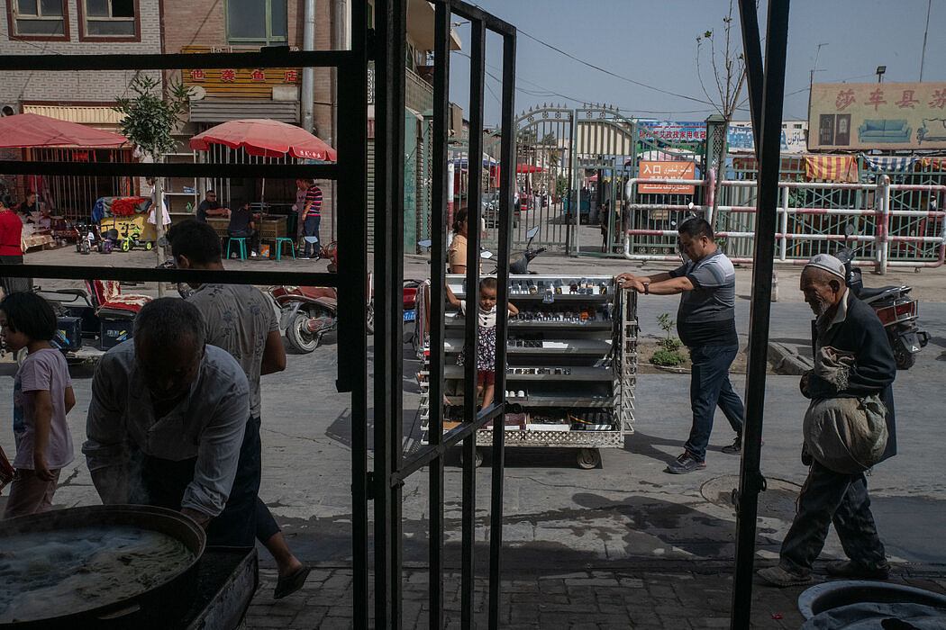 2019年，中国西部地区新疆的一条街道。9·11事件后，美国寻求中国对阿富汗战争的支持，同意将一个来自新疆的维吾尔族武装分子组织列为恐怖团体。