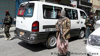 Afghanistan | Taliban Kämpfer patrouillieren durch die Straßen von Kabul