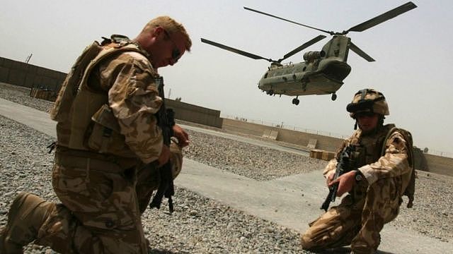 阿富汗赫尔曼德省某地一架CH-47