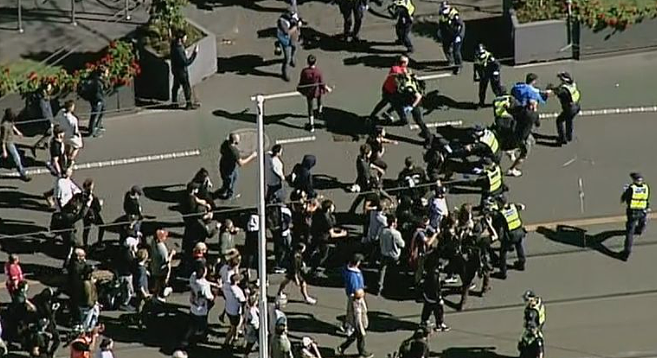 全澳多地爆反封锁大游行，数千人裸脸示威！防暴警察动用催泪弹（视频/组图） - 13