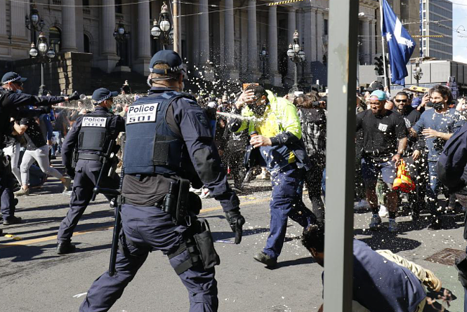 全澳多地爆反封锁大游行，数千人裸脸示威！防暴警察动用催泪弹（视频/组图） - 7