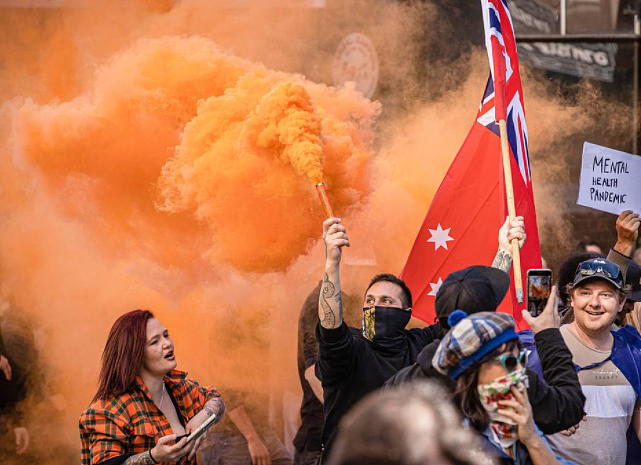 全澳多地爆反封锁大游行，数千人裸脸示威！防暴警察动用催泪弹（视频/组图） - 11