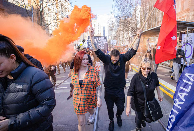 全澳多地爆反封锁大游行，数千人裸脸示威！防暴警察动用催泪弹（视频/组图） - 12