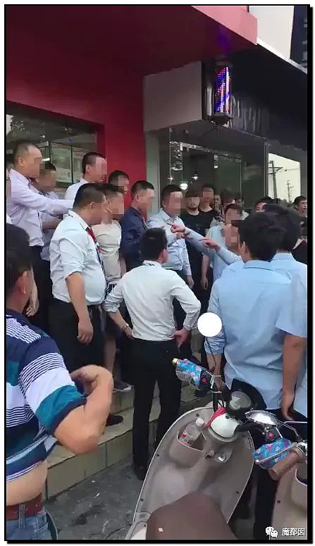 手起刀落!房产中介行业末日已到?民怨愤怒达到顶点?(组图) - 24