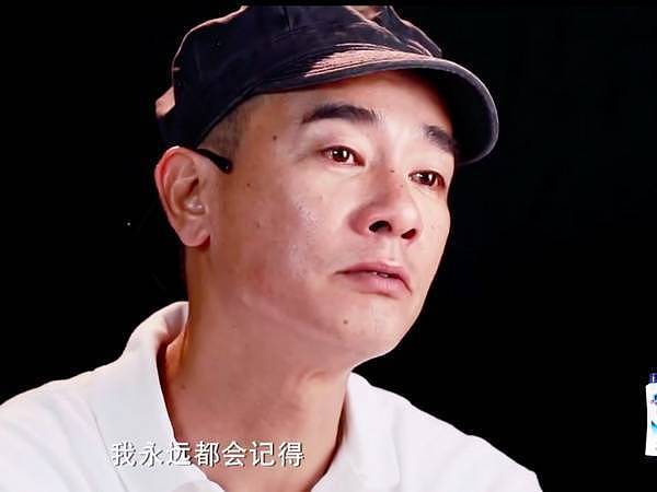 男星迷恋熟女脚趾，与女星沙滩玩“推油”戏码被偷拍（组图） - 37