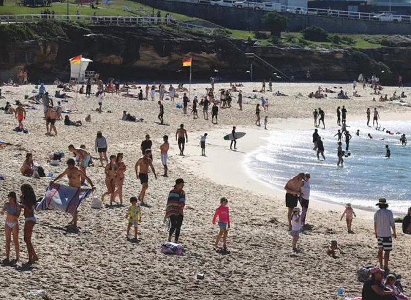 大批悉尼人涌向东区海滩！当地派对曾连曝16确诊，恐引发“超级传播”（组图） - 3
