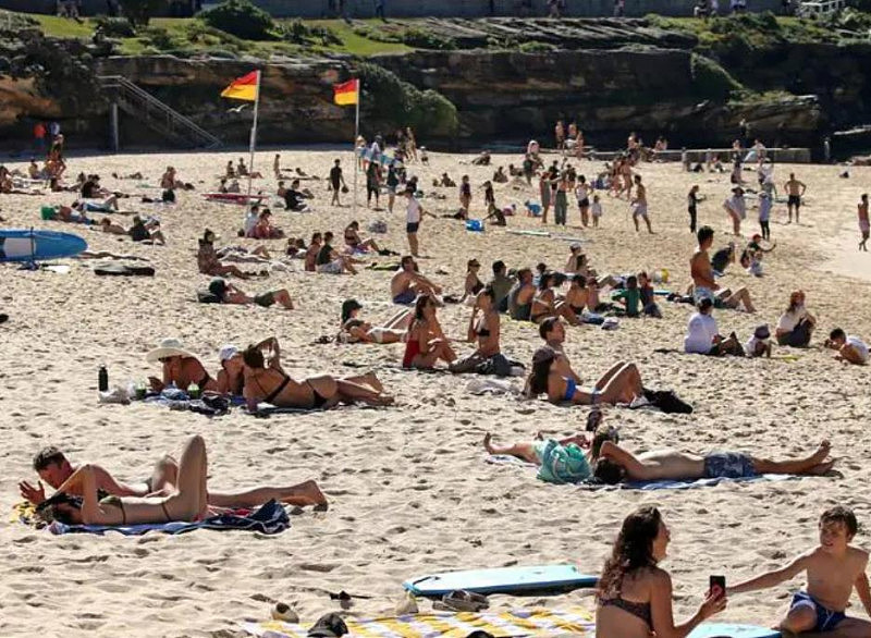 大批悉尼人涌向东区海滩！当地派对曾连曝16确诊，恐引发“超级传播”（组图） - 4