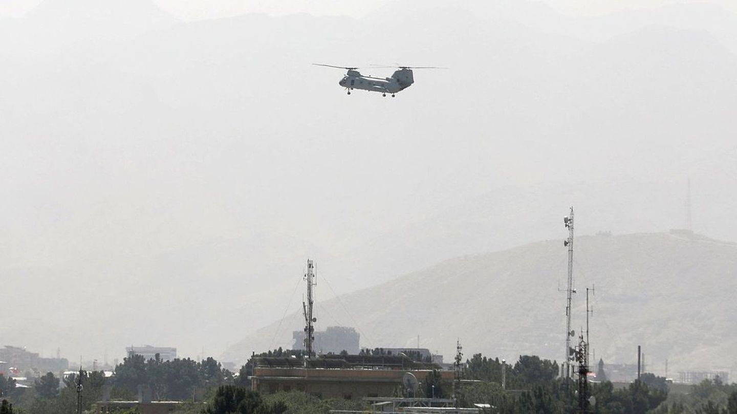 美国仓促从阿富汗首都喀布尔撤军，丑态毕露。（路透社）