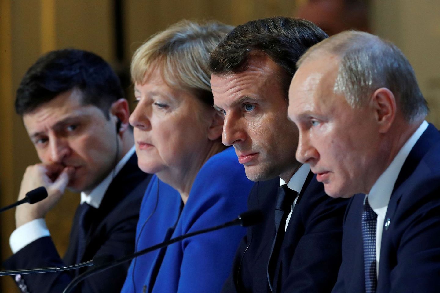 俄罗斯、乌克兰、法国及德国4名领袖12月10日在巴黎四方会谈后发表联合公报，指各方同意采取措施稳定乌东地区局势，同意2019年底前全面停火。（Reuters）