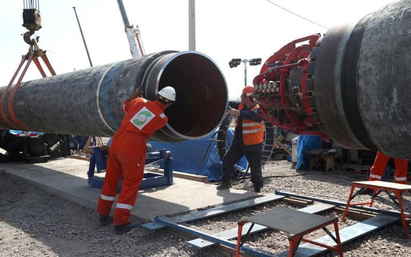 美国取消针对俄欧天然气项目“北溪2号”的制裁，希望借此缓和与俄罗斯及德国的关系。（Reuters）