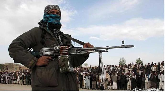 塔利班活剥阿富汗基督徒，把尸体挂在杆子上（图） - 1