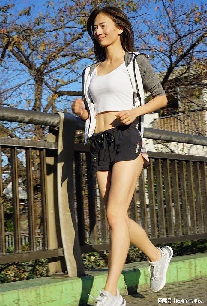 【美女】被称“日本第一性感美臀”，小蛮腰、马甲线，这身材什么样？（组图） - 39