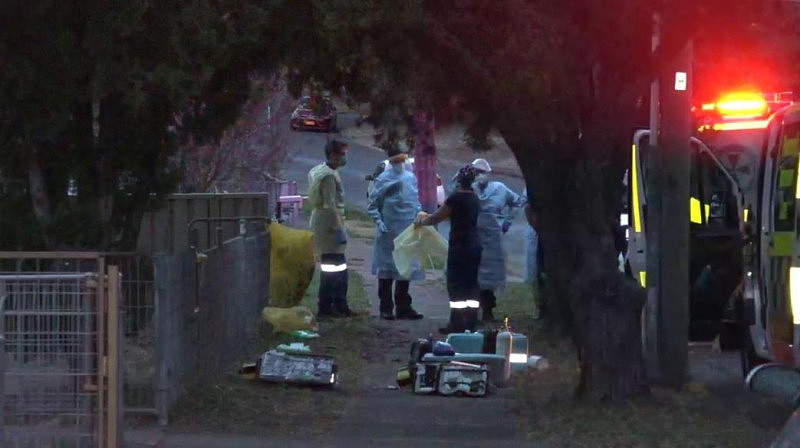 悉尼30岁女子家中死亡，疑与新冠有关！屋内有人确诊，急救人员穿全套防护设备（视频/组图） - 2