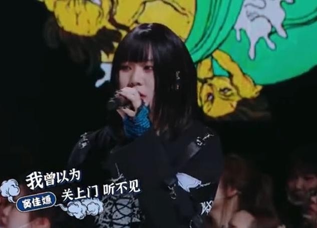 窦唯19岁小女儿为赚钱养家要出道？参加选秀，被内涵靠老爸获票