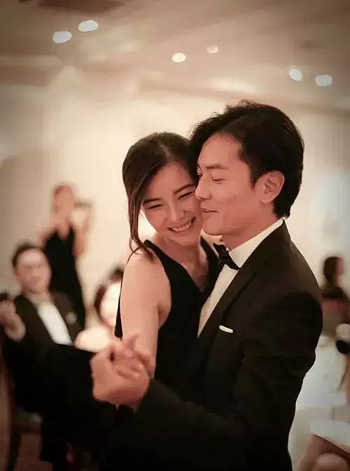 港媒曝郑伊健不参加《哥哥》原因：留港陪老婆，有7套物业不差钱（组图） - 6