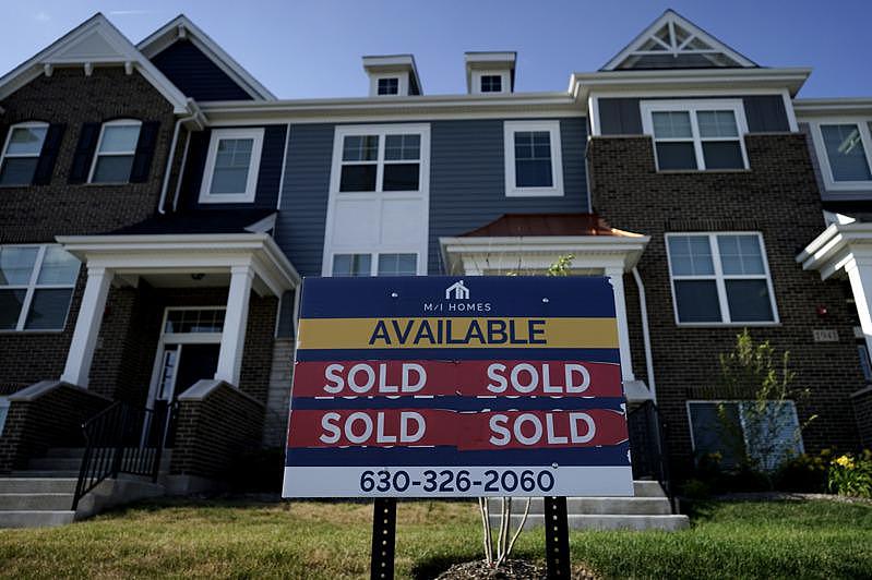 调查显示，少数族裔申请房贷被拒的机会比白人高。 图为伊利诺州一栋新屋上市。 (美联社...