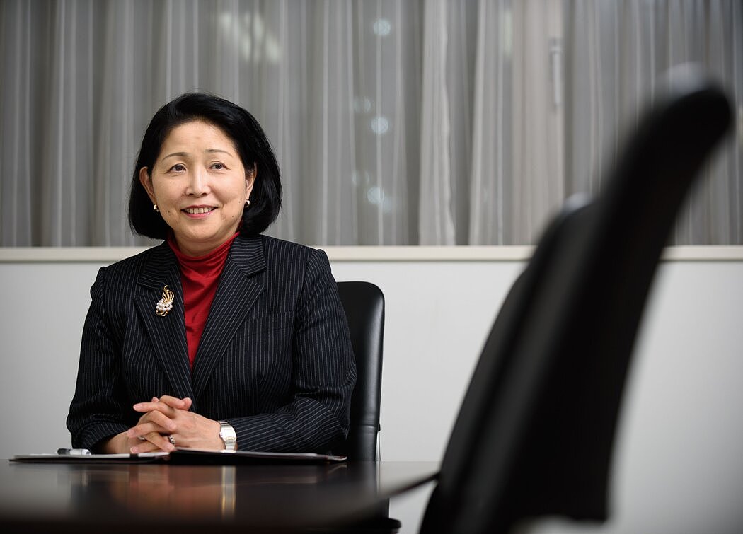 福岛咲江是第一批在日本大企业担任董事的日本女性之一，她曾在索尼、普利司通和其他十多家公司的董事会任职。