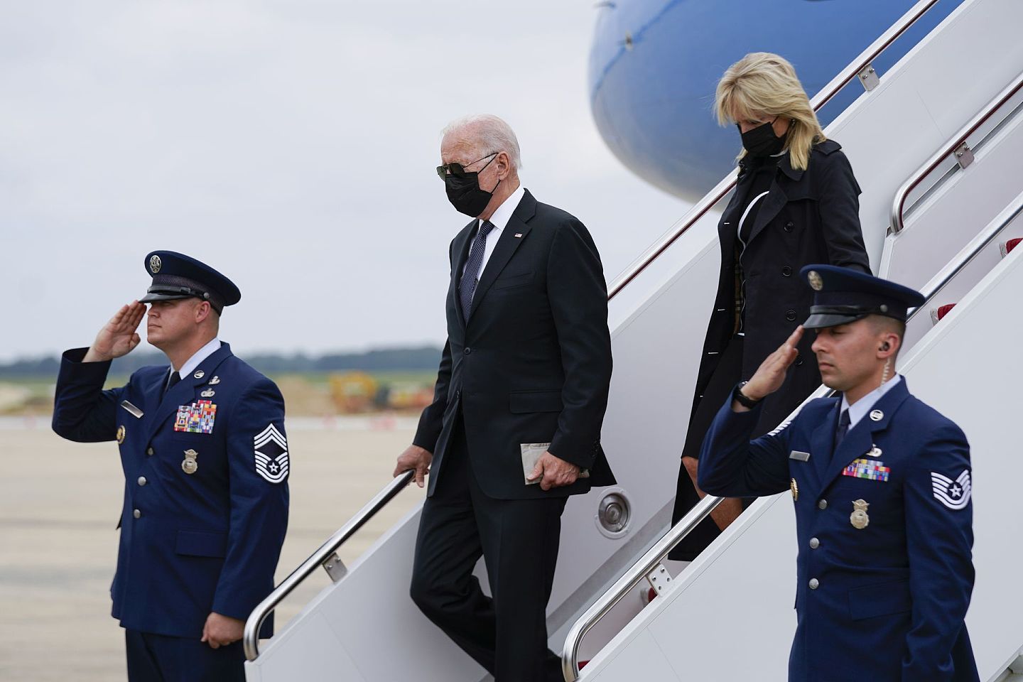 2021年8月29日，美国总统拜登夫妇抵达特拉华州多佛空军基地（AP）