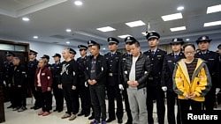 资料照片：中国河北邢台法院判处向美国走私贩运芬太尼的9人的刑罚。(2019年11月7日)