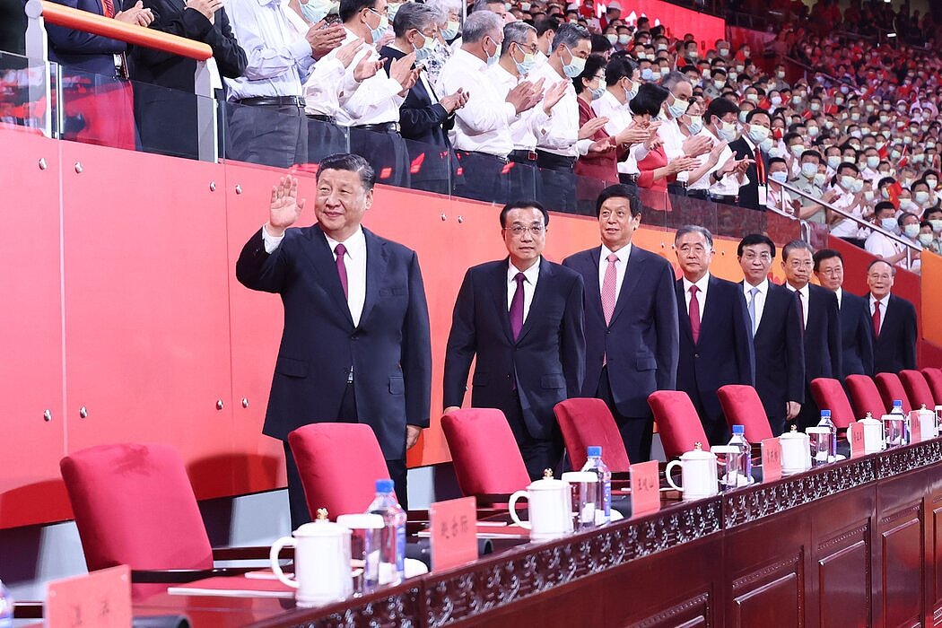 在中国国家主席习近平（左）的领导下，自滴滴在纽约证券交易所上市以来，中国一直在采取行动控制滴滴。