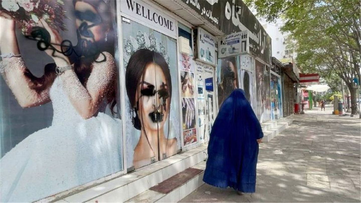 喀布尔街头几乎已看不到女性的身影。（Getty）