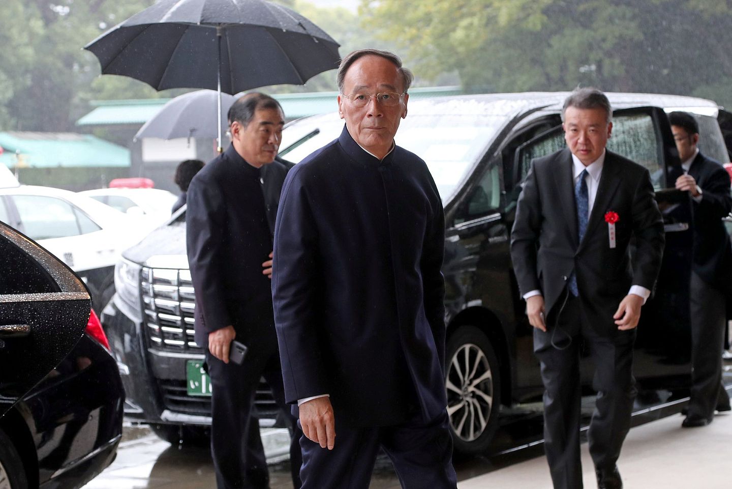 2019年10月22日，中国国家副主席王岐山抵达日本东京，出席日本天皇德仁登基仪式。（Reuters）