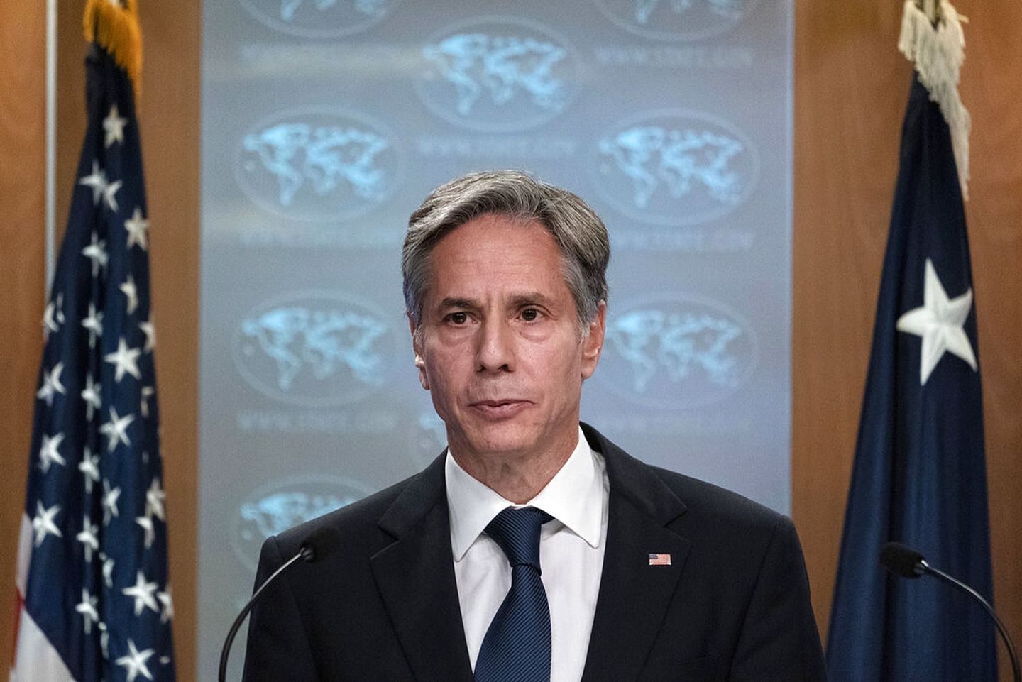 图为2021年8月25日，美国国务卿布林肯（Antony Blinken）于国务院出席记者会，交代阿富汗的情况。（AP）