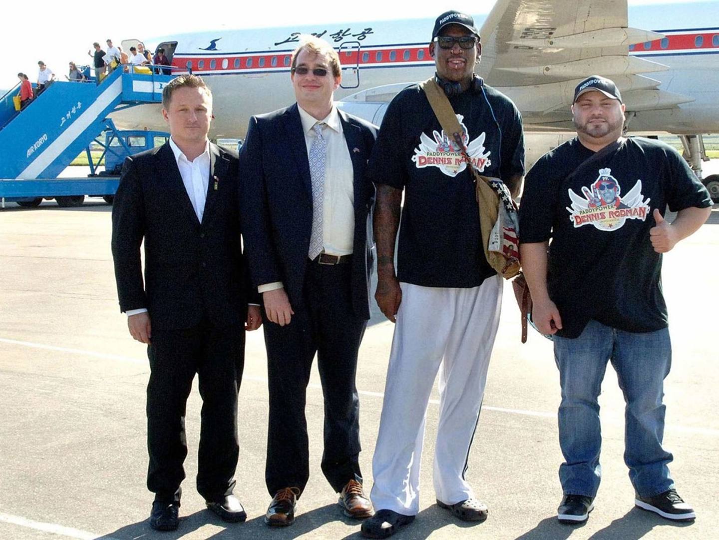 2001年斯帕弗（左一）就开始接触朝鲜，曾促成美国篮球明星罗德曼（Dennis Rodman）平壤之行。（AFP）