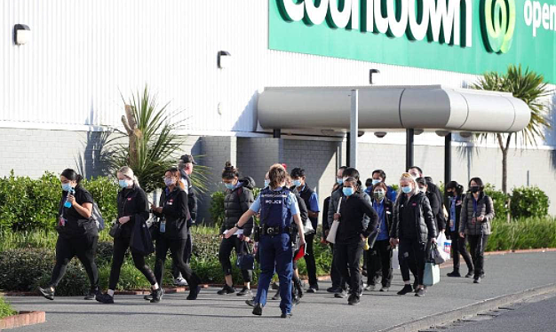 新西兰再现“独狼恐袭”，视频曝光！男子超市内连砍6人，被警方当众击毙（视频/组图） - 6