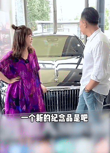 王小骞庆结婚22周年，背5万元包买百万豪车，离开央视后难掩富贵（组图） - 8