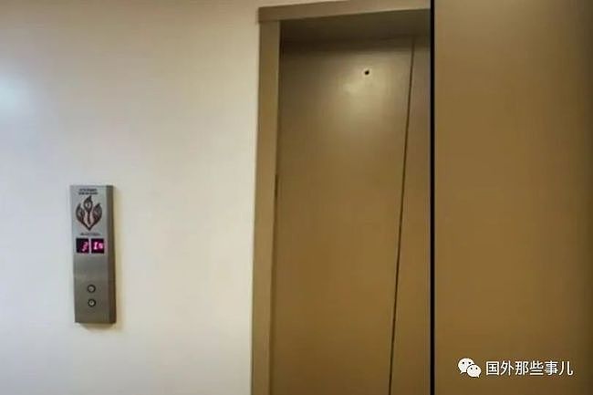 大楼电梯突然坠楼，18岁大学生被夹将近1个小时身亡，朋友：看不到上半身（组图） - 1