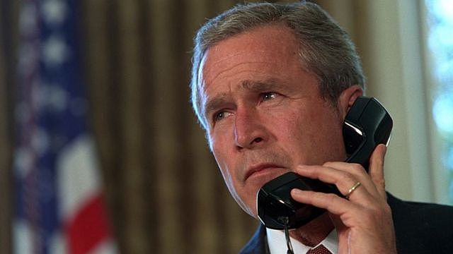 美国前总统布什在911袭击后发动