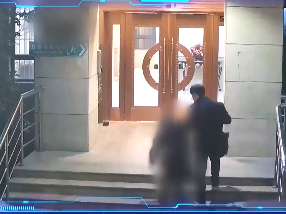 上海一男子拍摄5个硬盘的不雅视频，假扮海归伪造学历，以相亲名义侵犯多名女性