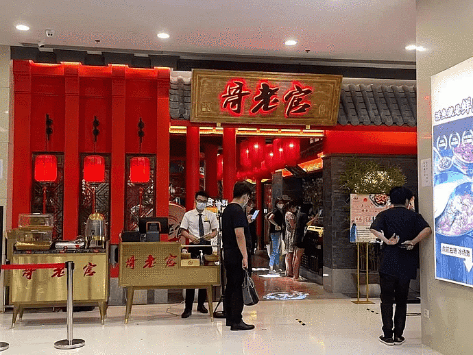 在北京最火的餐厅排队，我看到警察抓黄牛，情侣要分手（组图） - 9