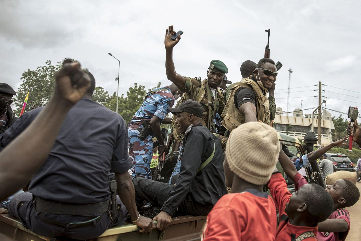 有分析认为，马里军事政变促使现政府下野的经验或许可以应用在几内亚。（美联社）