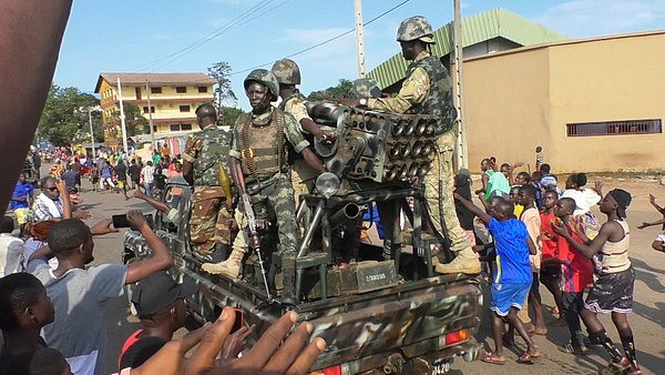 ▲▼西非国家几内亚惊爆政变，特种部队出现在首都柯那基里（Conakry）。（图／路透）