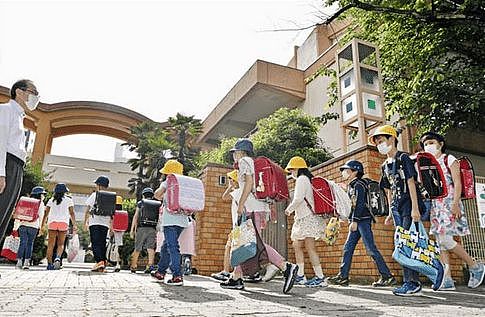 16岁高中男生竟潜入新冠疗养院和20岁确诊女子私会 - 8