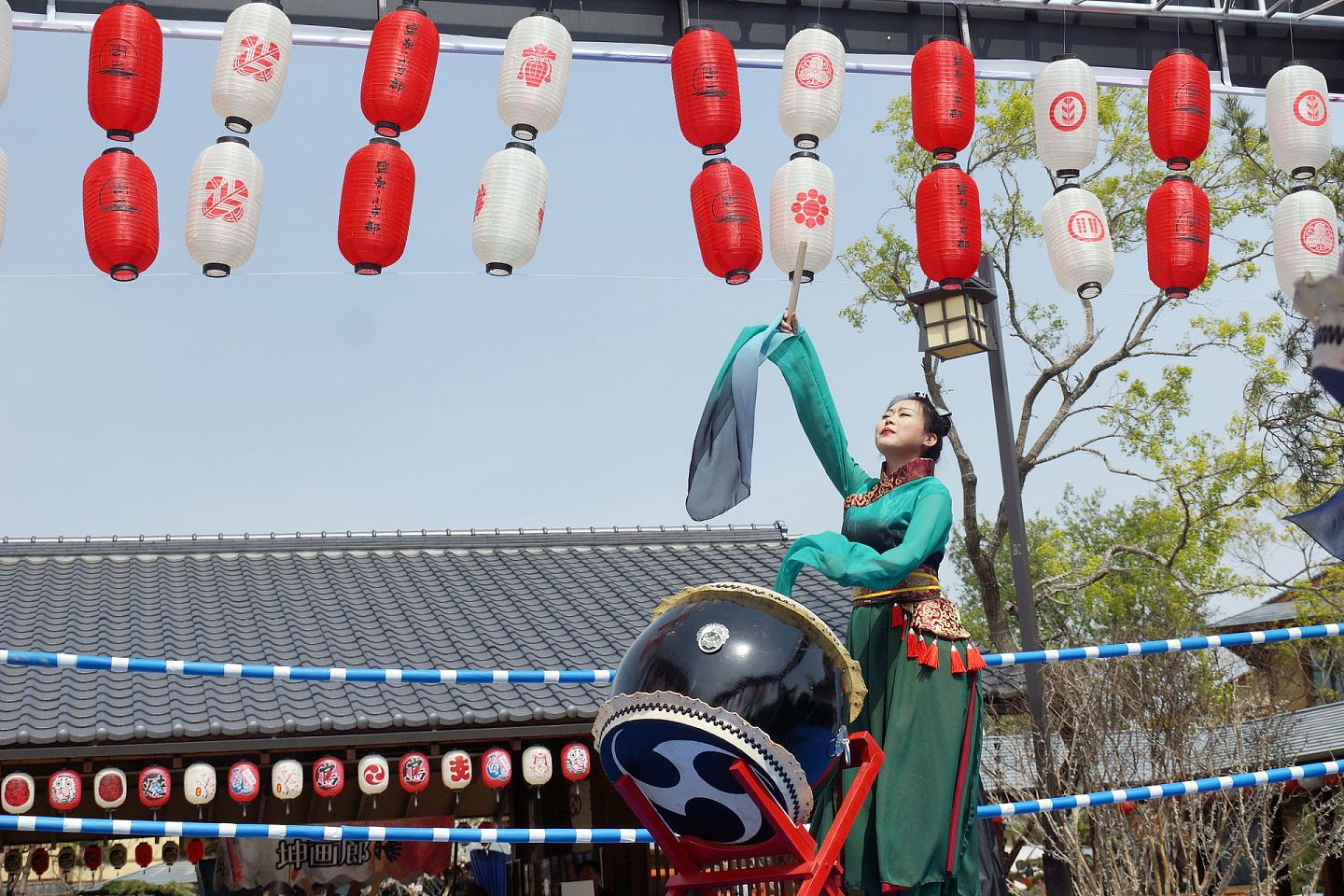 2021年4月29日，盛唐小京都大型赏春体验游“春之宴”主题活动的盛唐舞蹈表演。（视觉中国）