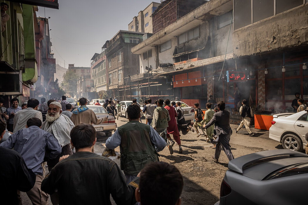抗议者重新集结后，塔利班将他们赶走。