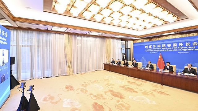 王毅以视频方式与巴基斯坦、伊朗、塔吉克斯等接连阿富汗国家的外长开会。