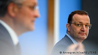 Deutschland PK Jens Spahn und Lothar Wieler in Berlin