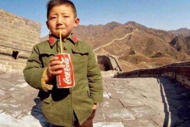 42年过去了，第一位在长城喝可乐的中国男孩，后来怎么样了？（组图） - 1