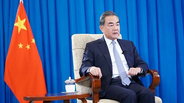 8月5日，中国国务委员兼外交部长王毅接受新华社专访。