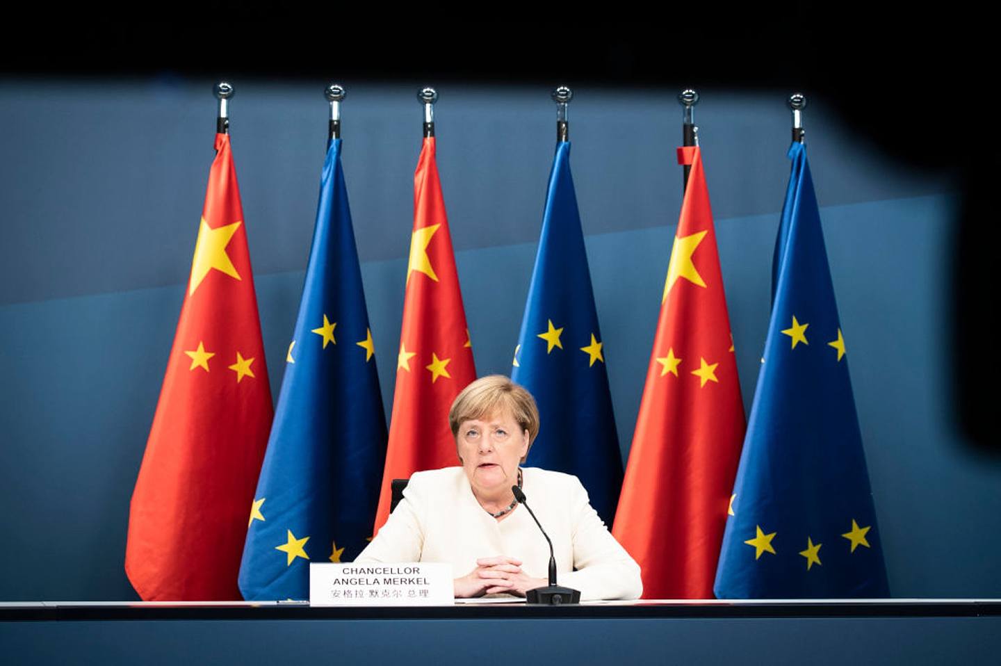 图为2020年9月14日默克尔在德国柏林与中国国家主席习近平视像通话（Getty）