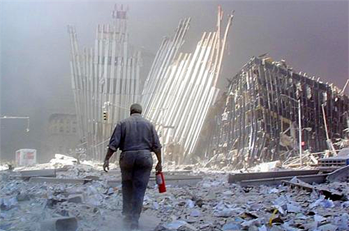 911事件著名的照片：坠楼男子最后的选择，让无数人红了眼眶（组图） - 1