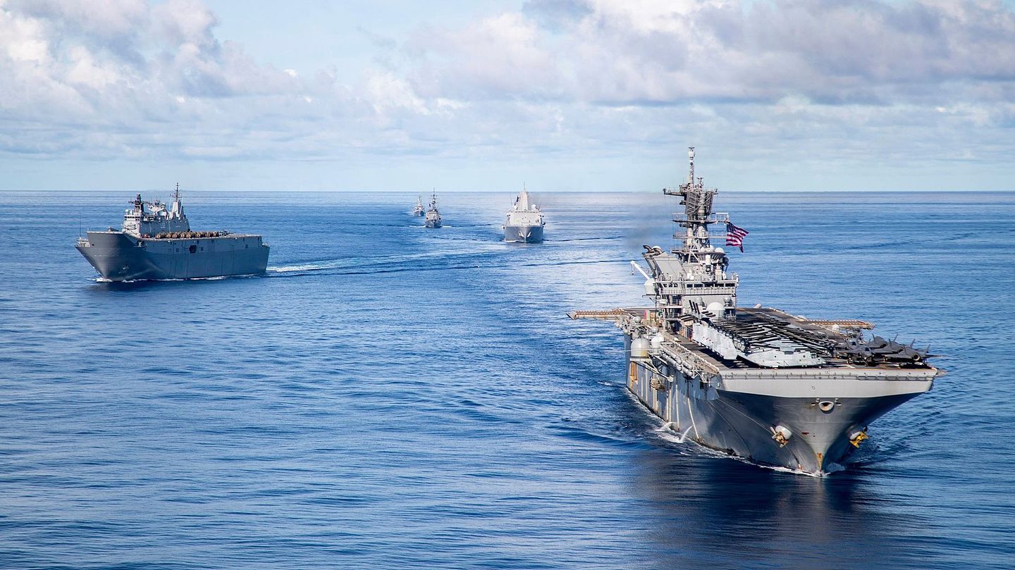 2021年8月，美国日本澳大利亚三国军舰共同参与美国领导的“2021年全球大规模演习”（ LSGE 21）。（Facebook@U.S. Pacific Fleet）