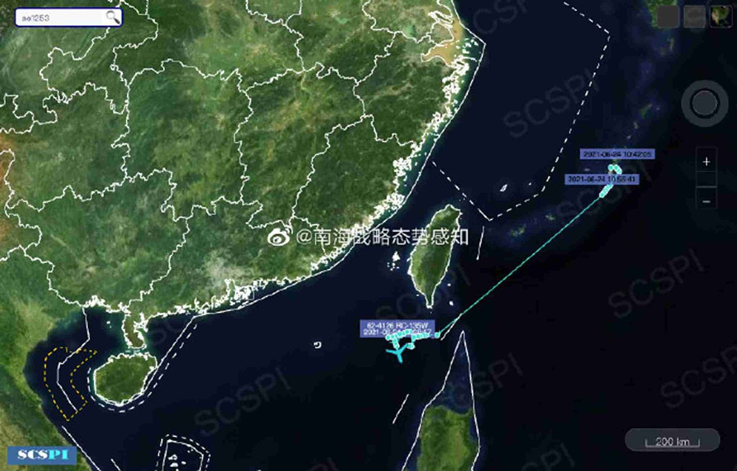2021年6月24日13时许，美空军1架RC-135W电子侦察机进入南海开展侦察机行动，同时，美军另有1架RC-135S导弹监视机正在东海上空盘旋。（微博@南海战略态势感知）