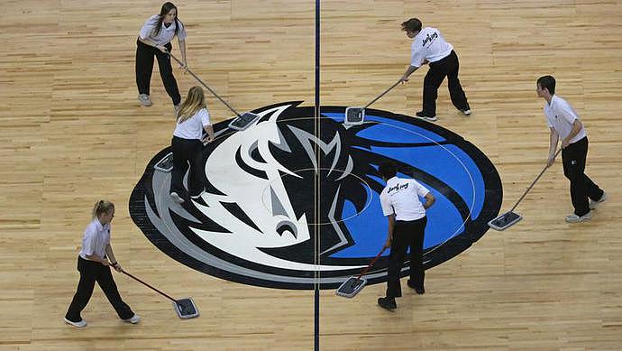 NBA球队高管被曝像狗一样舔女人，办公室遍地避孕套，还让12岁女孩怀孕（组图） - 12